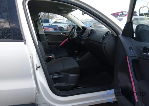 2011 Volkswagen Tiguan S z USA, uszkodzony, nr VIN WVGAV7AX7BW522470